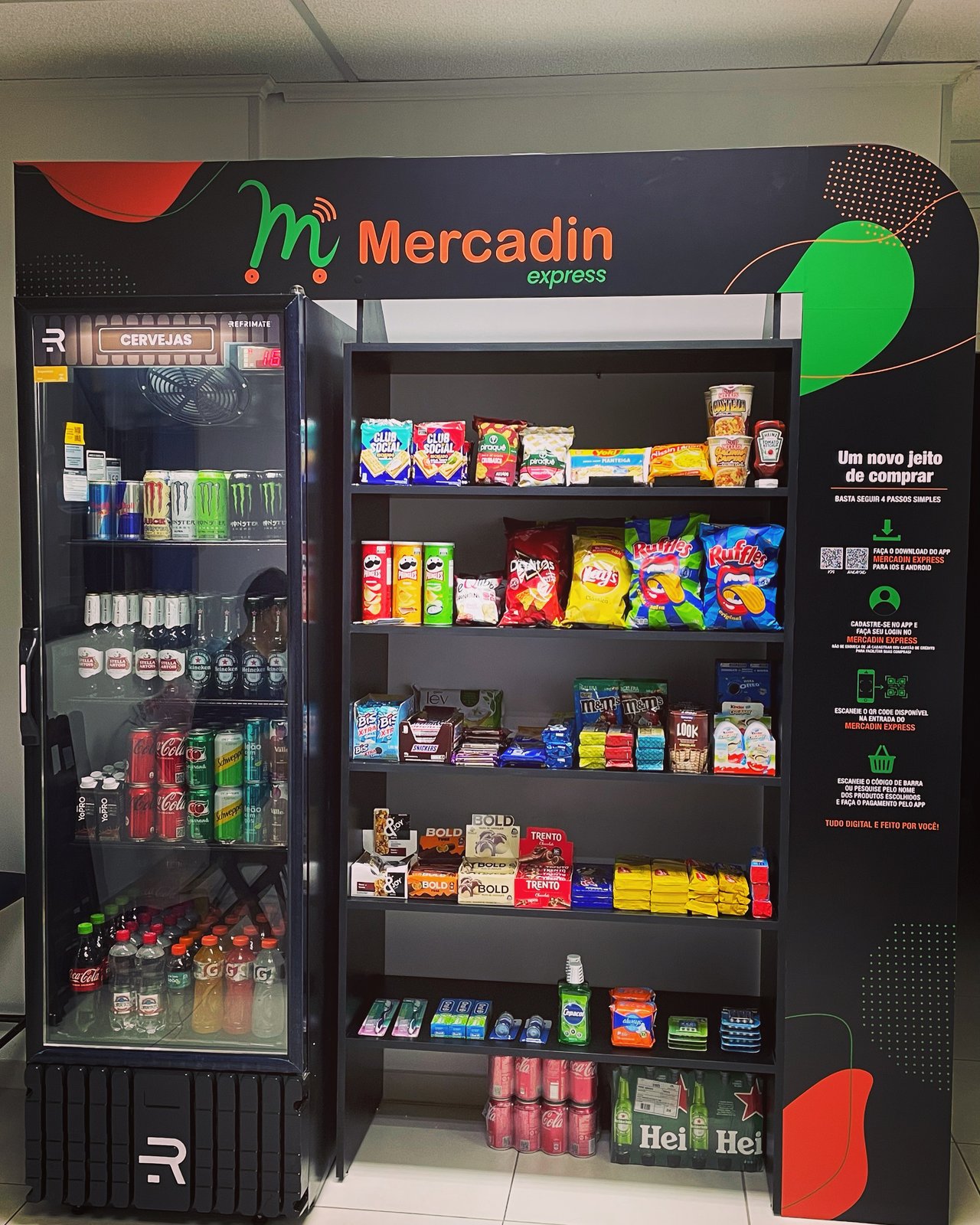 Minimercado autônomo Mercadin Express montado e estocado, unidade no bairro Santa Lúcia, Vitória/ES